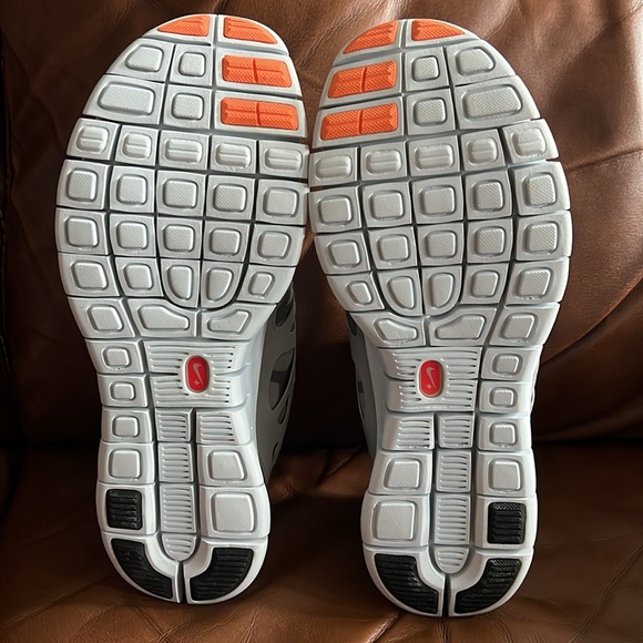 Men’s Nike Free Run+ Shield Gray/Orange Size 12 Dead Stock - Picture 7 of 13